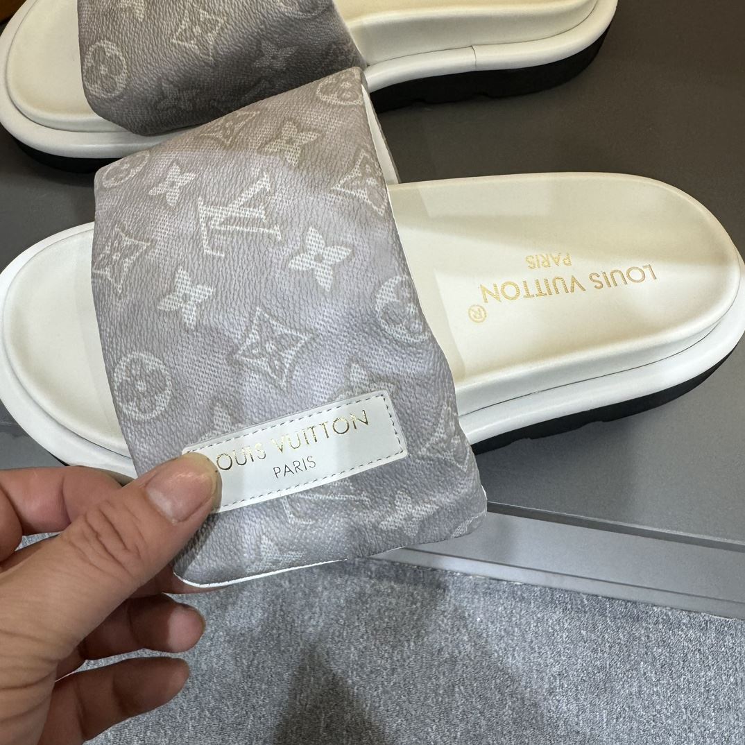 Louis Vuitton Slippers